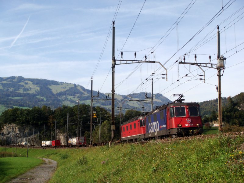 Re 10/10 mit Geti bei Schwyz am 01.10.2007