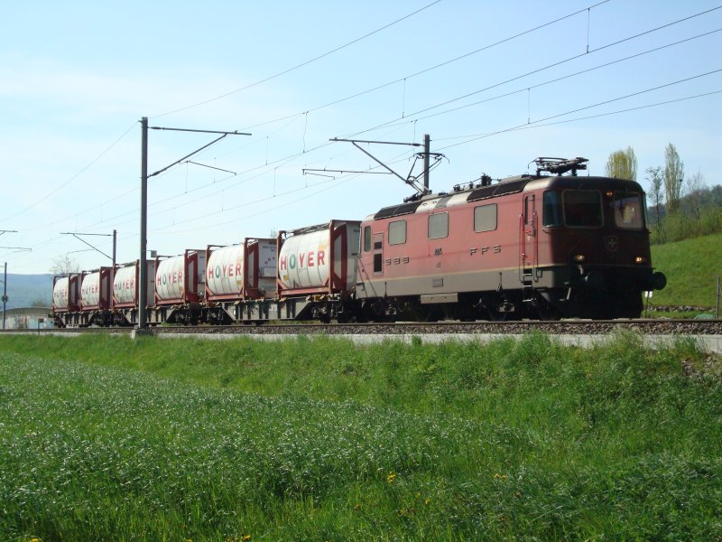 Re 4/4 11274 mit kurzem GZ bei Sissach am 24.04.2008
